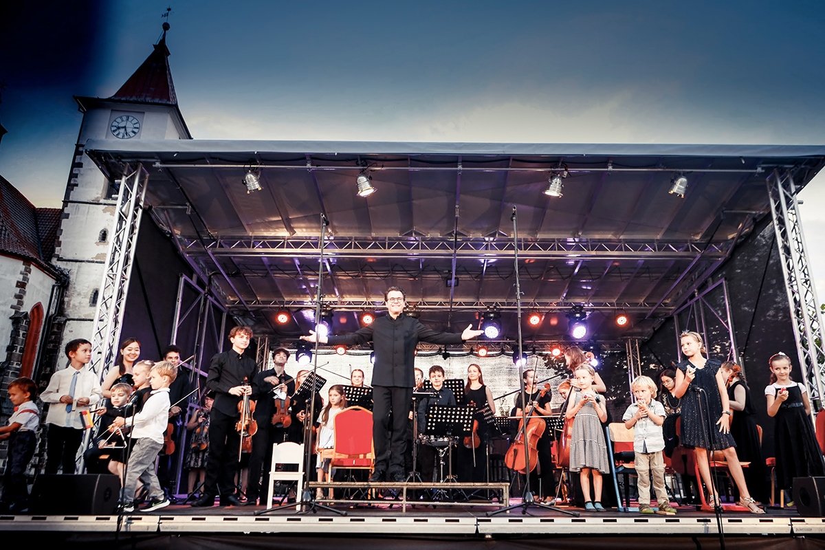 Gala koncert Festivalu Otakara Ševčíka,13. srpna 2022 – Orchestr Š a Jakub Hrůša (zdroj Ševčíkova Akademie)