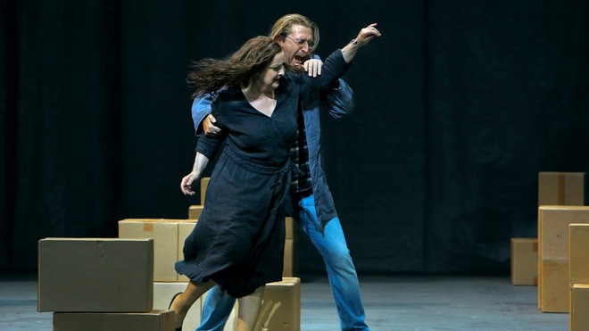 Richard Wagner: Der fliegende Holländer – Ricarda Merbeth (Senta), - Andreas Schlager (Eric) - Bayreuther Festspiele 2016 (foto Bayreuther Festspiele/Enrico Nawrath)