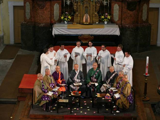 MHF Lípa Musica 2008 - Gjosan-rjú tendai šómjó a Schola Gregoriana Pragensis (foto archiv MHF Lípa Musica / © Lukáš Pelech Atelier)