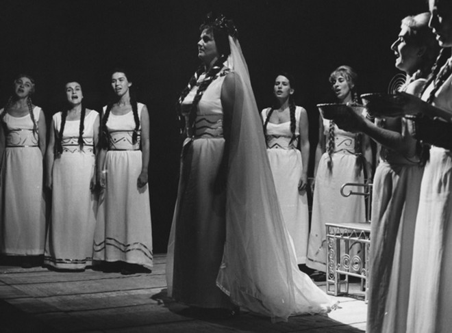 Bedřich Smetana: Libuše - Jarmila Krásová (Libuše) - Státní divadlo Zdeňka Nejedlého Ústí nad Labem 1968 (foto © Miroslav Tůma/Divadelní ústav)