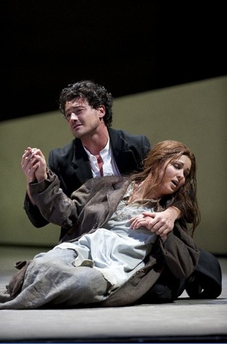 Vittorio Grigòlo s Annou Netrebko v Manon – Royal Opera House Londýn 2010 (foto © Royal Opera House / Bill Cooper)
