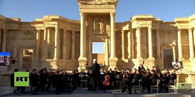 Orchestr Mariinského divadla a Valerij Gergijev v Palmýře (foto FB)