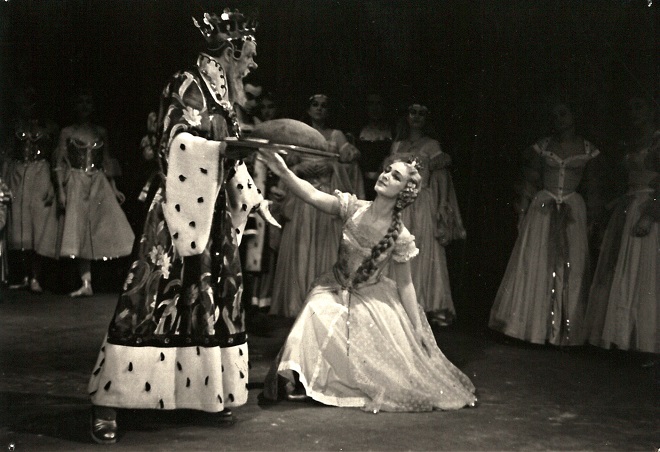 J.Hanuš: Sůl nad zlato - Josef Sokol (Král), Julie Jastřembská (Princezna Maruška) - SD Ostrava 1958 (foto archiv NDM)