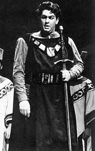 Plácido Domingo jako Don Rodrigo v New York City Opera 1966 (zdroj operatoonity.com)