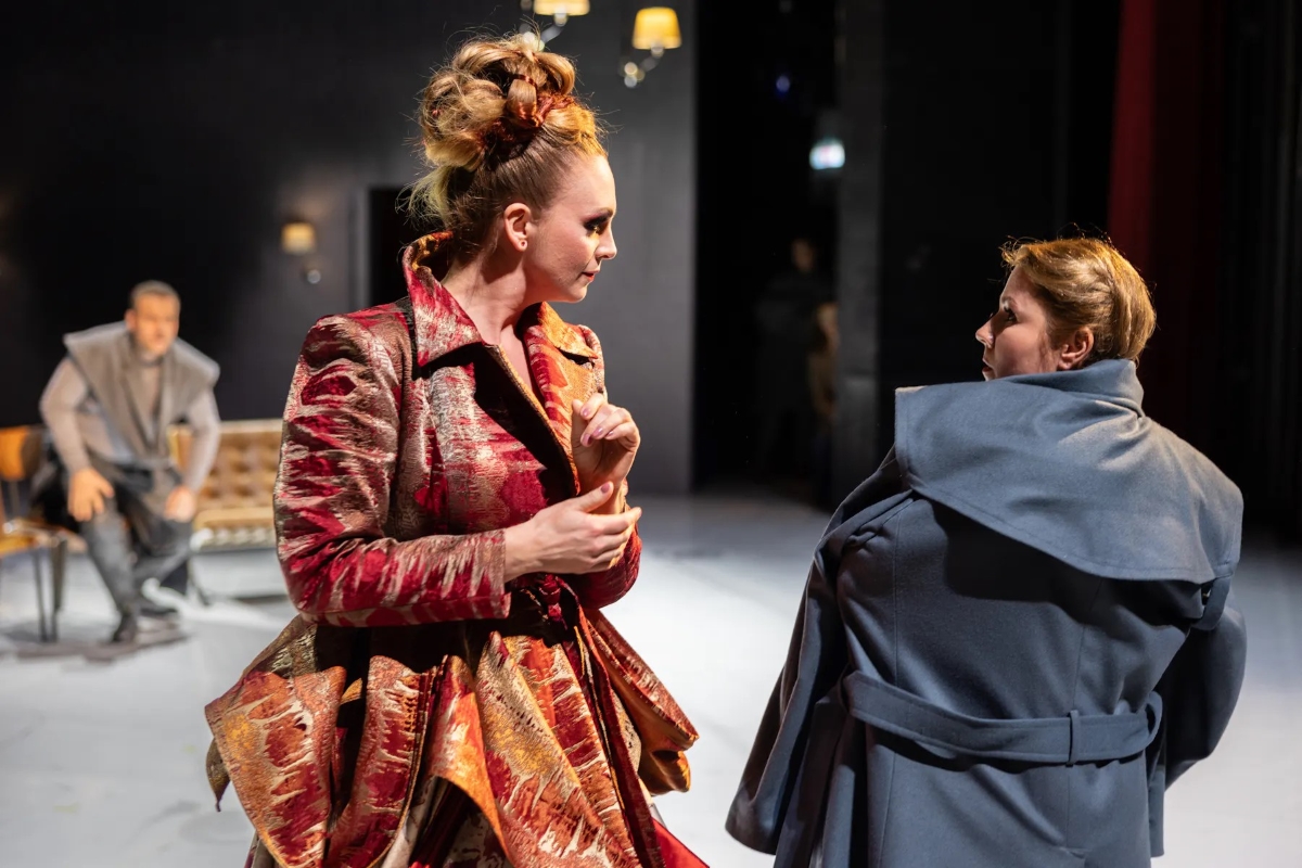 Antonín Dvořák: Rusalka – Ester Pavlů, Kateřina Kněžíková, Národní divadlo, Praha (zdroj Národní divadlo, foto Pavel Hejný)