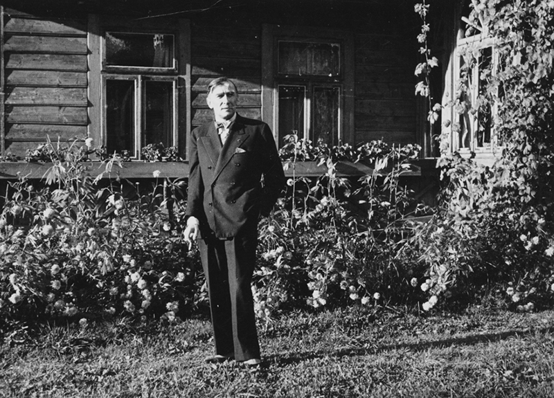 Karol Szymanowski před Vilou Atma (zdroj Krakow)
