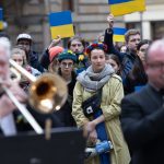 Ukrajinská hymna u Národního divadla v Praze (zdroj Národní divadlo)