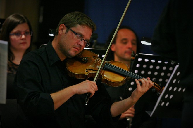 BCO hraje asociace - Brno Contemporary Orchestra - Dům umění města Brna 2016 (foto Brno Contemporary Orchestra)
