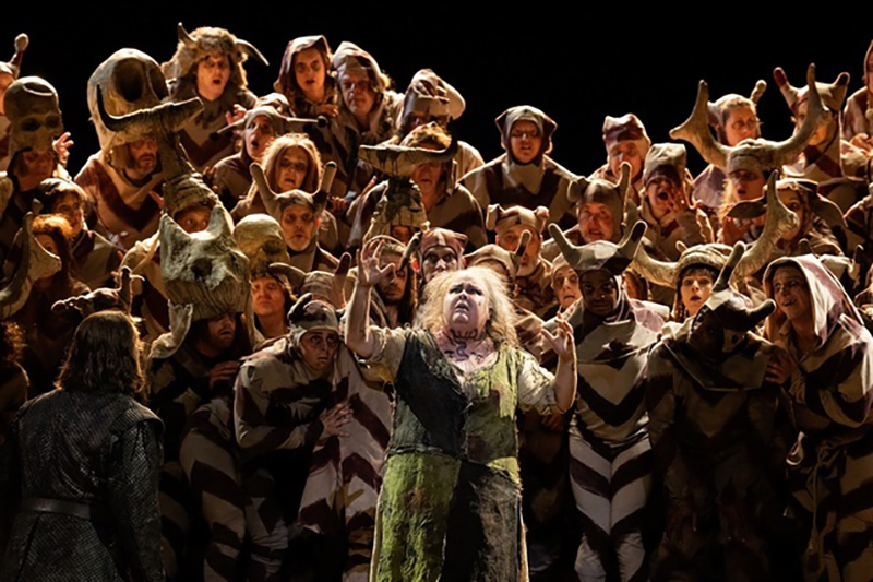 Giuseppe Verdi: Trubadúr, Royal Opera House Covent Garden – Jamie Barton (foto Camilla Greenwell)