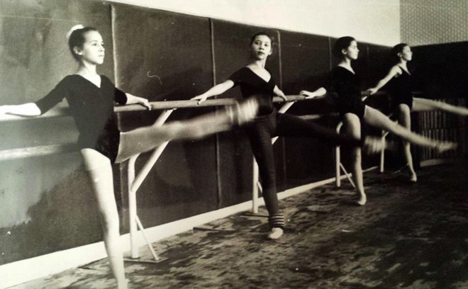 Ze školy - Olga Borisová-Pračiková - prvá zľava - 1991 (foto archív Olgy Borisovej-Pračikovej)