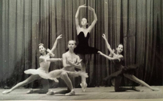 Ze školy - Olga Borisová-Pračiková - prvá vpravo - 1991 (foto archív Olgy Borisovej-Pračikovej)
