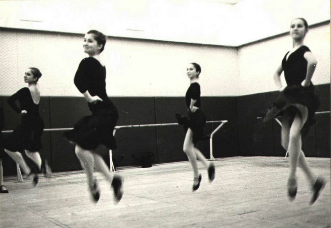 Ze školy - Olga Borisová-Pračiková - prvá vpravo - 1991 (foto archív Olgy Borisovej-Pračikovej)