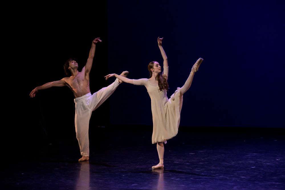 Spring and Fall pas de deux, Alexandr Trusch a Olivia Betteridge (foto Serghei Gherciu)