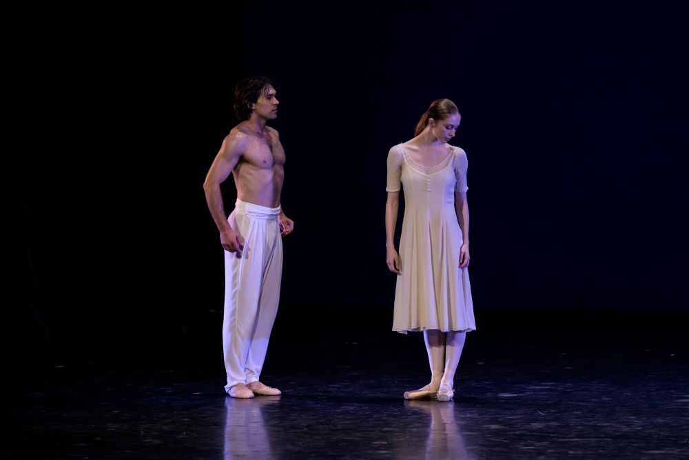 Spring and Fall pas de deux, Alexandr Trusch a Olivia Betteridge (foto Serghei Gherciu)