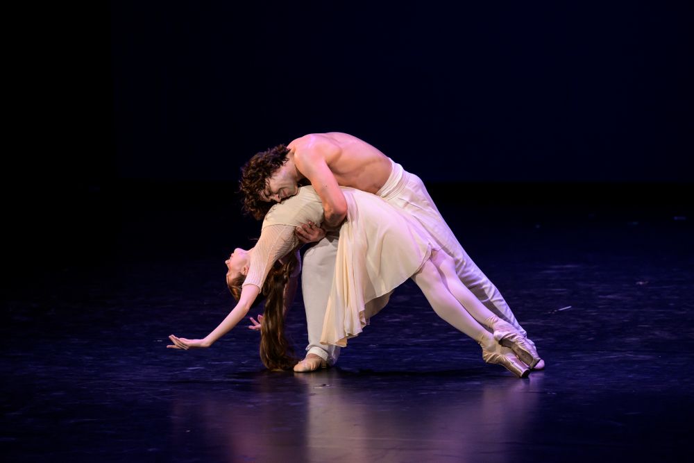 Spring and Fall pas de deux, Alexandr Trusch a Olivia Betteridge (foto Serghei Gherciu, Bubeníček International Ballet Gala)