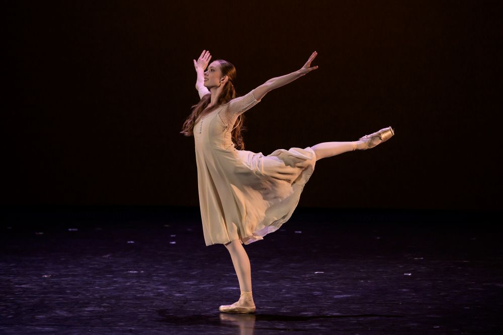Spring and Fall pas de deux, Olivia Betteridge (foto Serghei Gherciu, Bubeníček International Ballet Gala 2025)