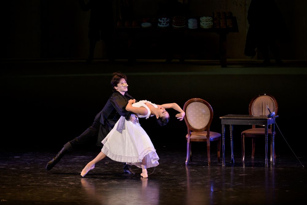 Ukázka z baletu J. Bubeníčka Cyrano de Bergerac, Shoma Ogasawara a Anna Yeh (foto Serghei Gherciu)