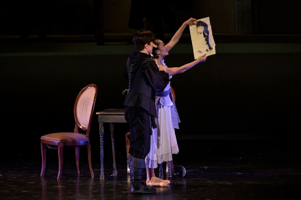Ukázka z baletu J. Bubeníčka Cyrano de Bergerac, Shoma Ogasawara a Anna Yeh (foto Serghei Gherciu)