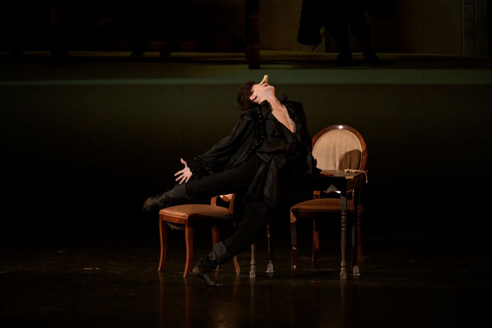 Ukázka z baletu J. Bubeníčka Cyrano de Bergerac, Shoma Ogasawara a Anna Yeh (foto Serghei Gherciu)