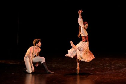 Ukázka z baletu J. Bubeníčka Carmen, Rebecca Bianchi a Javier Rojas (foto Serghei Gherciu)