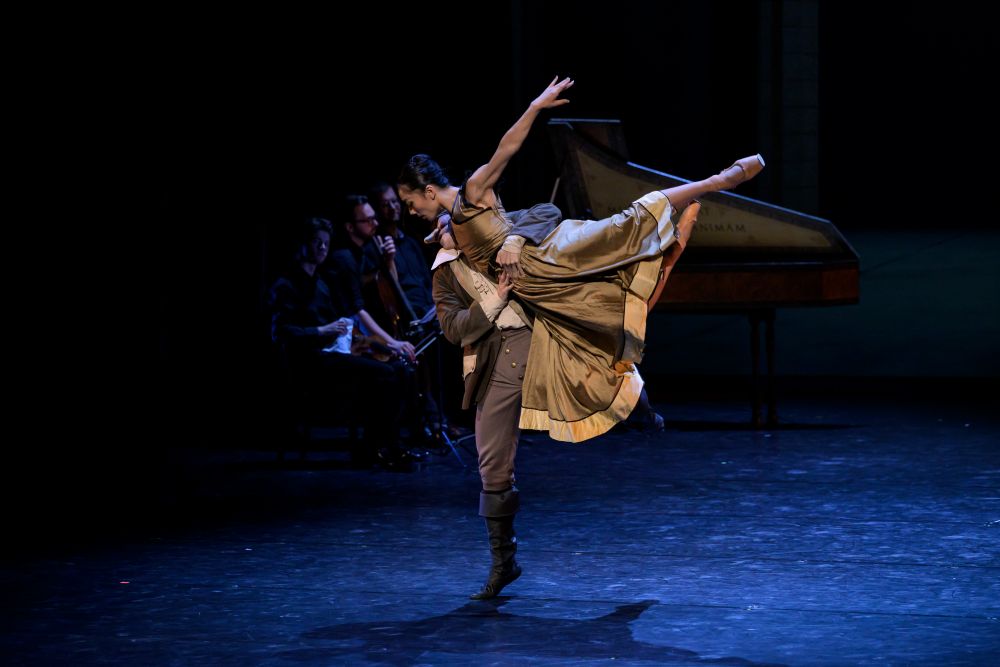 Ukázka z baletu J. Bubeníčka Cyrano de Bergerac, Shoma Ogasawara a Anna Yeh (foto Serghei Gherciu)