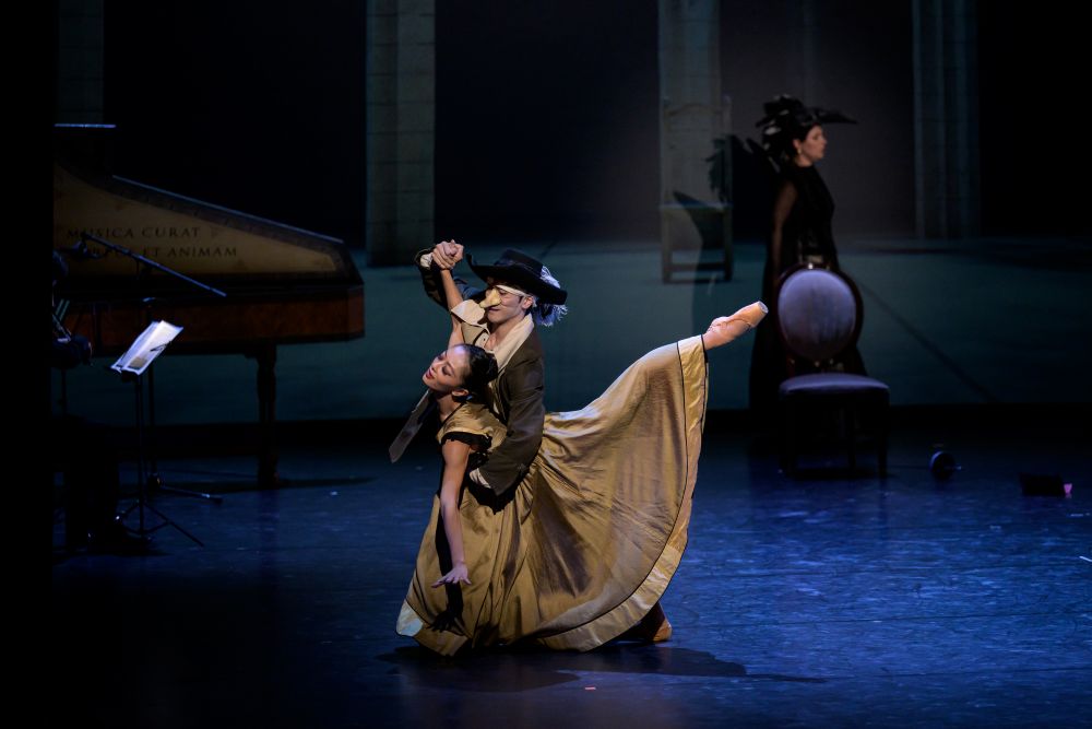 Ukázka z baletu J. Bubeníčka Cyrano de Bergerac, Shoma Ogasawara a Anna Yeh (foto Serghei Gherciu)