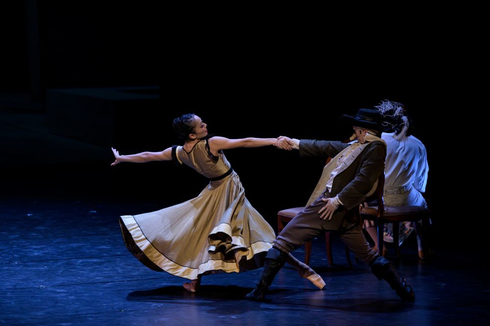 Ukázka z baletu J. Bubeníčka Cyrano de Bergerac, Shoma Ogasawara a Anna Yeh (foto Serghei Gherciu)