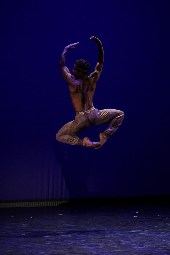 Korzár pas de deux, Osiel Gouneo (foto Serghei Gherciu, Bubeníček International Ballet Gala)