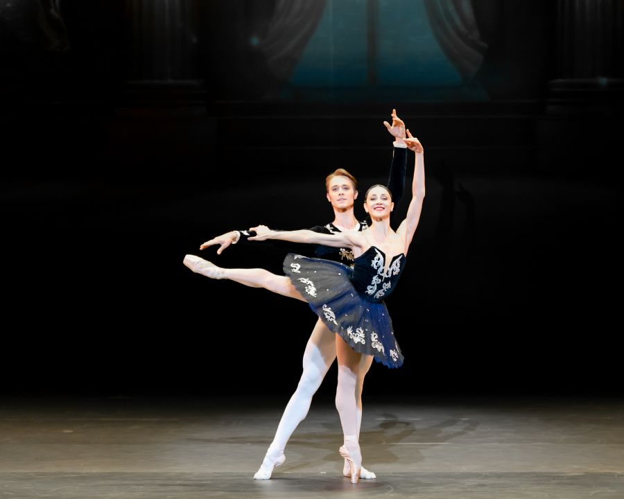 Nicoletta Manni a Timofej Andrijashenko (Grand Pas Classique, foto Jack Devant)