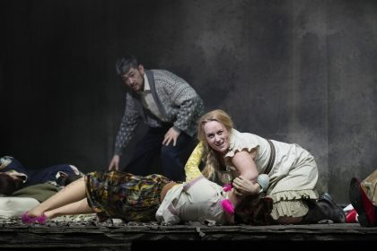 Leoš Janáček: Příhody lišky Bystroušky – Adam Kim, Carina Tybjerg Madsen, Landestheater Linz – Musiktheater, 2025 (zdroj Landestheater Linz, foto Reinhard Winkler)