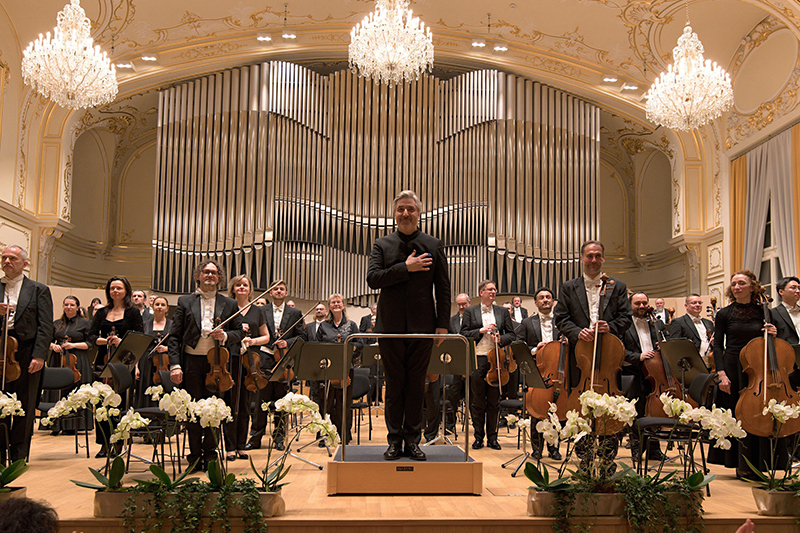 Slovenská filharmonie: Šostakovič Weinberg Prokofiev, 21. března 2025, Koncertní síň Slovenské filharmonie – Daniel Raiskin a Slovenská filharmonie (foto Ján Lukáš)