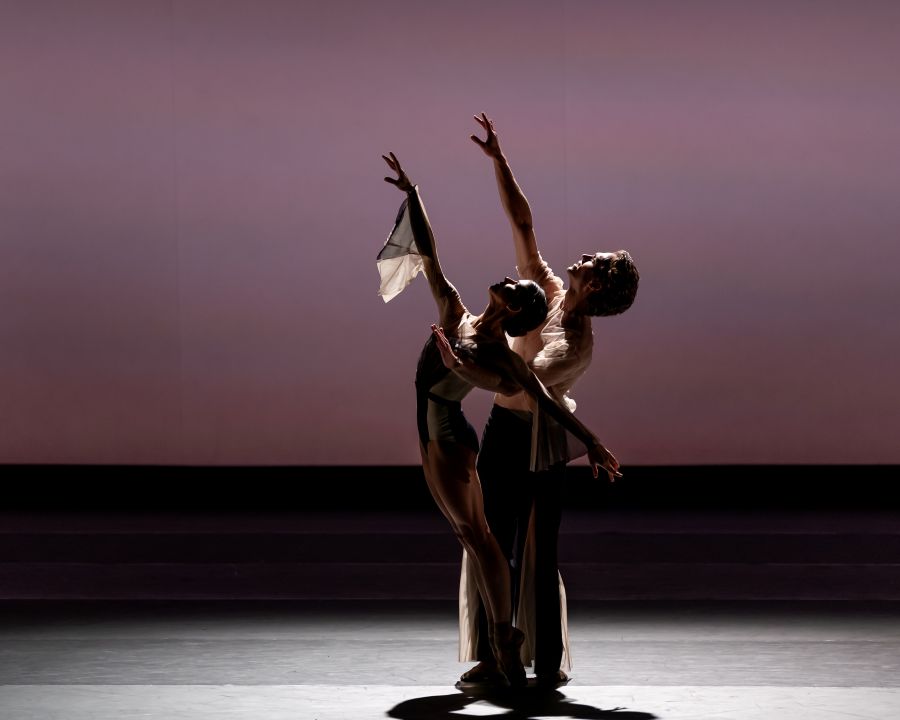 Mayara Magri a Matthew Ball (To & Fro, foto Jack Devant)