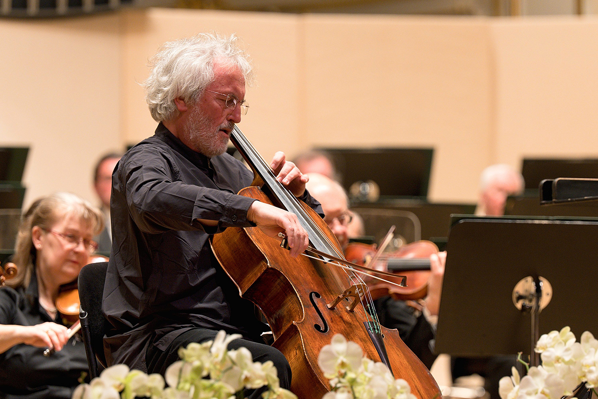 Slovenská filharmonie: Šostakovič Weinberg Prokofiev, 21. března 2025, Koncertní síň Slovenské filharmonie – Mario Brunello a Slovenská filharmonie (foto Ján Lukáš)