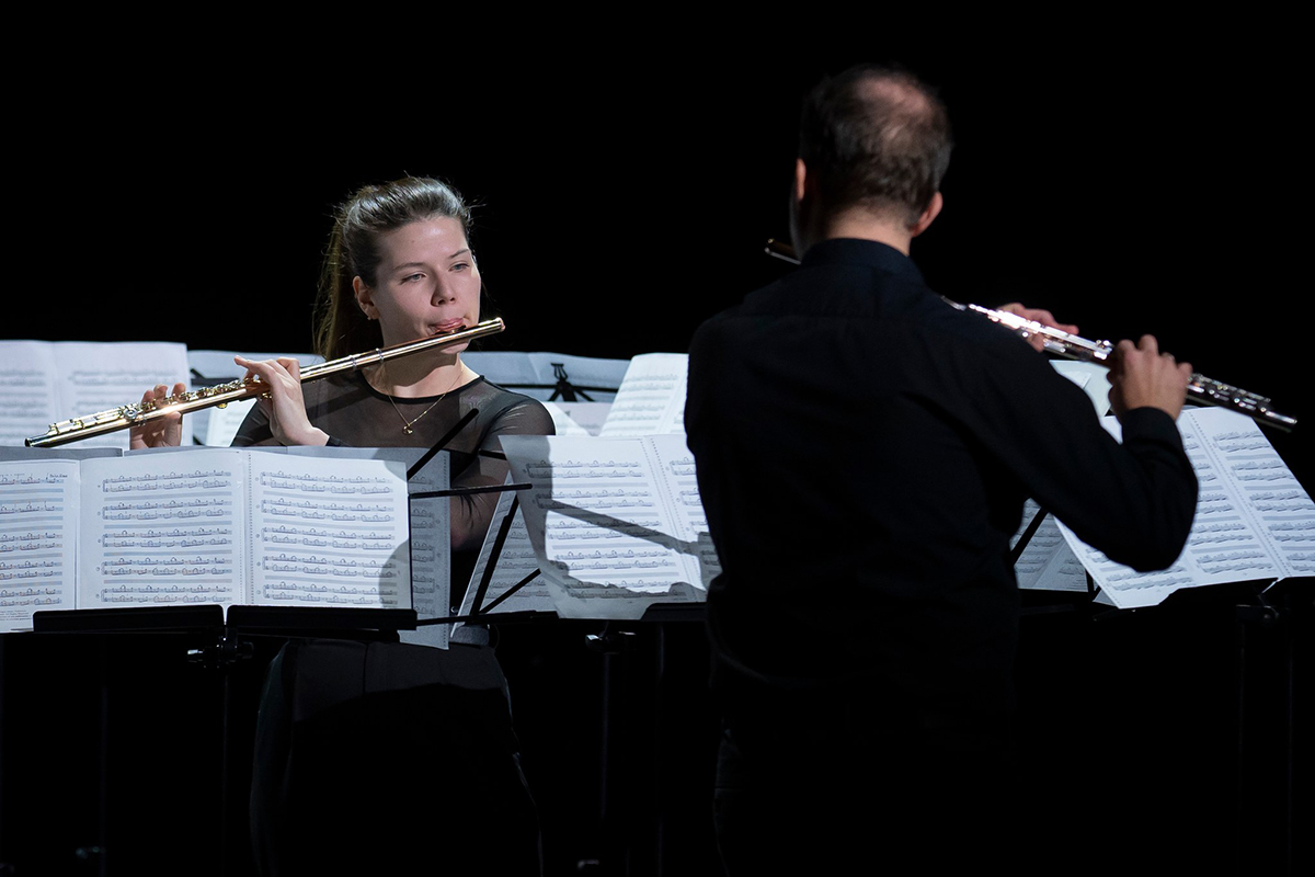 Prague Philharmonia – Petr Kotík & Philip Glass: 50 let v New Yorku, 28. ledna 2025, Švandovo divadlo, Velký sál – Eliška Bošková a Daniel Havel (foto Milan Mošna)