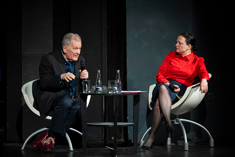 Prague Philharmonia – Petr Kotík & Philip Glass: 50 let v New Yorku, 28. ledna 2025, Švandovo divadlo, Velký sál – Petr Kotík a Hana Dohnálková (foto Milan Mošna)