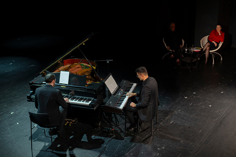 Prague Philharmonia – Petr Kotík & Philip Glass: 50 let v New Yorku, 28. ledna 2025, Švandovo divadlo, Velký sál – Kamil El-Ahmadieh a Miroslav Beinhauer (foto Milan Mošna)