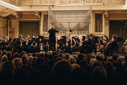 Dennis Russell Davies, Filharmonie Brno, Besední dům, Brno (zdroj Filharmonie Brno, foto Dominika Prášková)