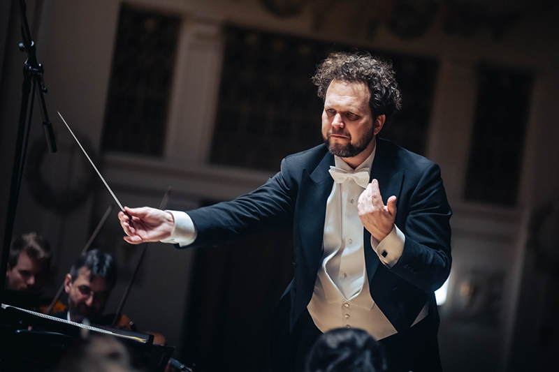 Symfonický orchestr hlavního města Prahy FOK: Lukáš Vondráček & Brahms I., 27. února 2025, Obecní dům, Smetanova síň – Tomáš Brauner (foto Petr Chodura)