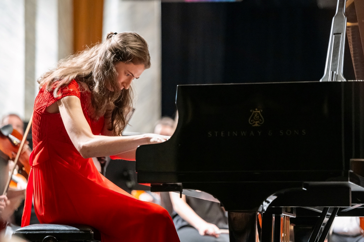 Eliška Tkadlčíková (Plzeňská filharmonie, foto Jan Kantor)