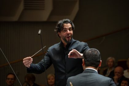 Domingo Hindoyan, 10. dubna 2025, Kino Vesmír, Ostrava (zdroj Janáčkova filharmonie Ostrava)