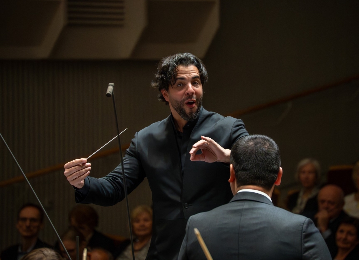 Domingo Hindoyan, 10. dubna 2025, Kino Vesmír, Ostrava (zdroj Janáčkova filharmonie Ostrava)