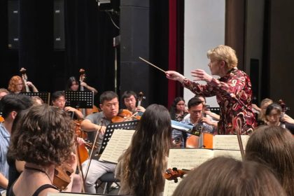 Marin Alsop a Prague Summer Nights Orchestra na zkoušce před koncertem (zdroj Prague Summer Nights Orchestra)