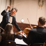 La valse & La mer, 12. června 2025, Obecní dům – Sascha Götzel, Symfonický orchestr hl. m. Prahy FOK (foto Pavla Hartmanová)