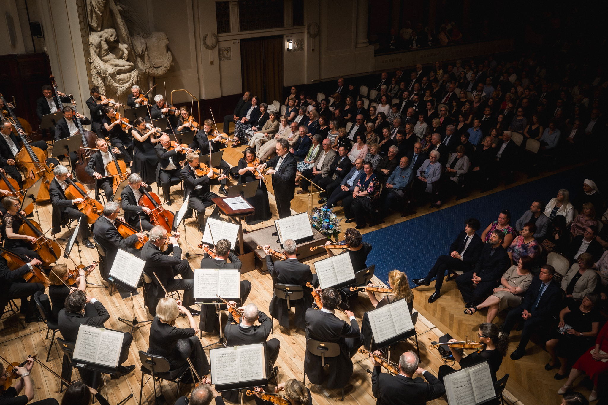 La valse & La mer, 12. června 2025, Obecní dům – Sascha Götzel, Symfonický orchestr hl. m. Prahy FOK (foto Pavla Hartmanová)