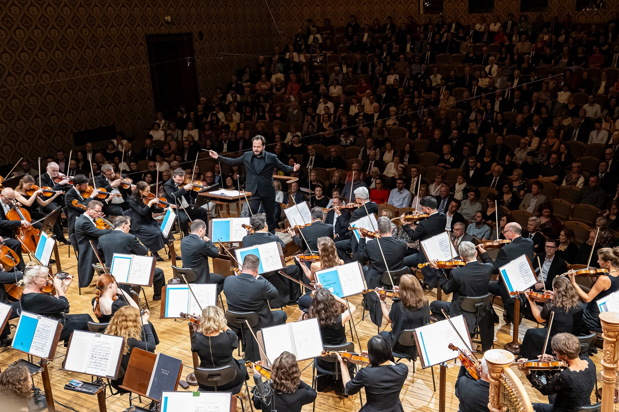 Symfonický orchestr Českého rozhlasu: Lucas & Arthur Jussen, 16. června 2025, Rudolfinum – Petr Popelka (foto Michal Fanta)