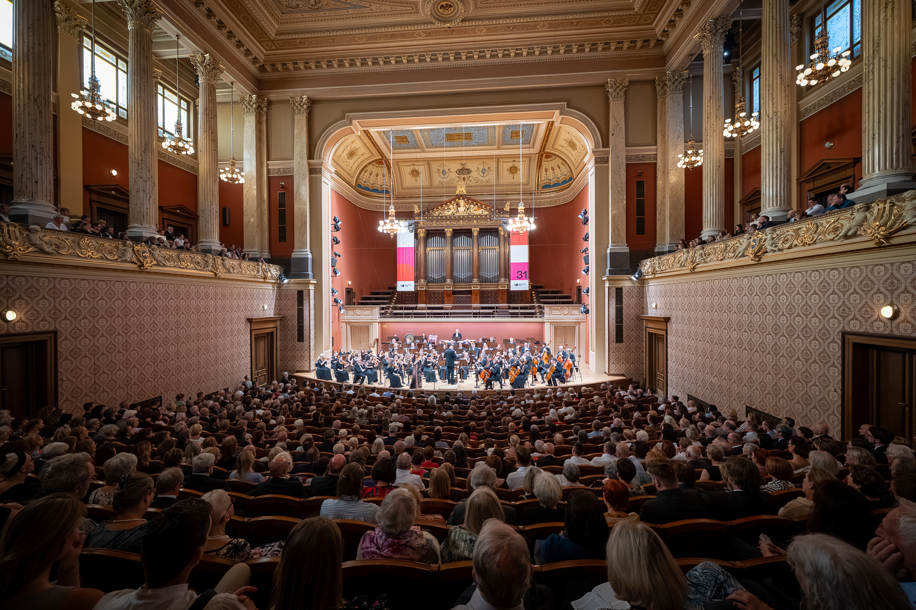 Prague Philharmonia: Webern. Šostakovič. Beethoven, 18. června 2025, Rudolfinum, Dvořákova síň – Romana Špačková a Emmanuel Villaume (foto Ivan Malý)
