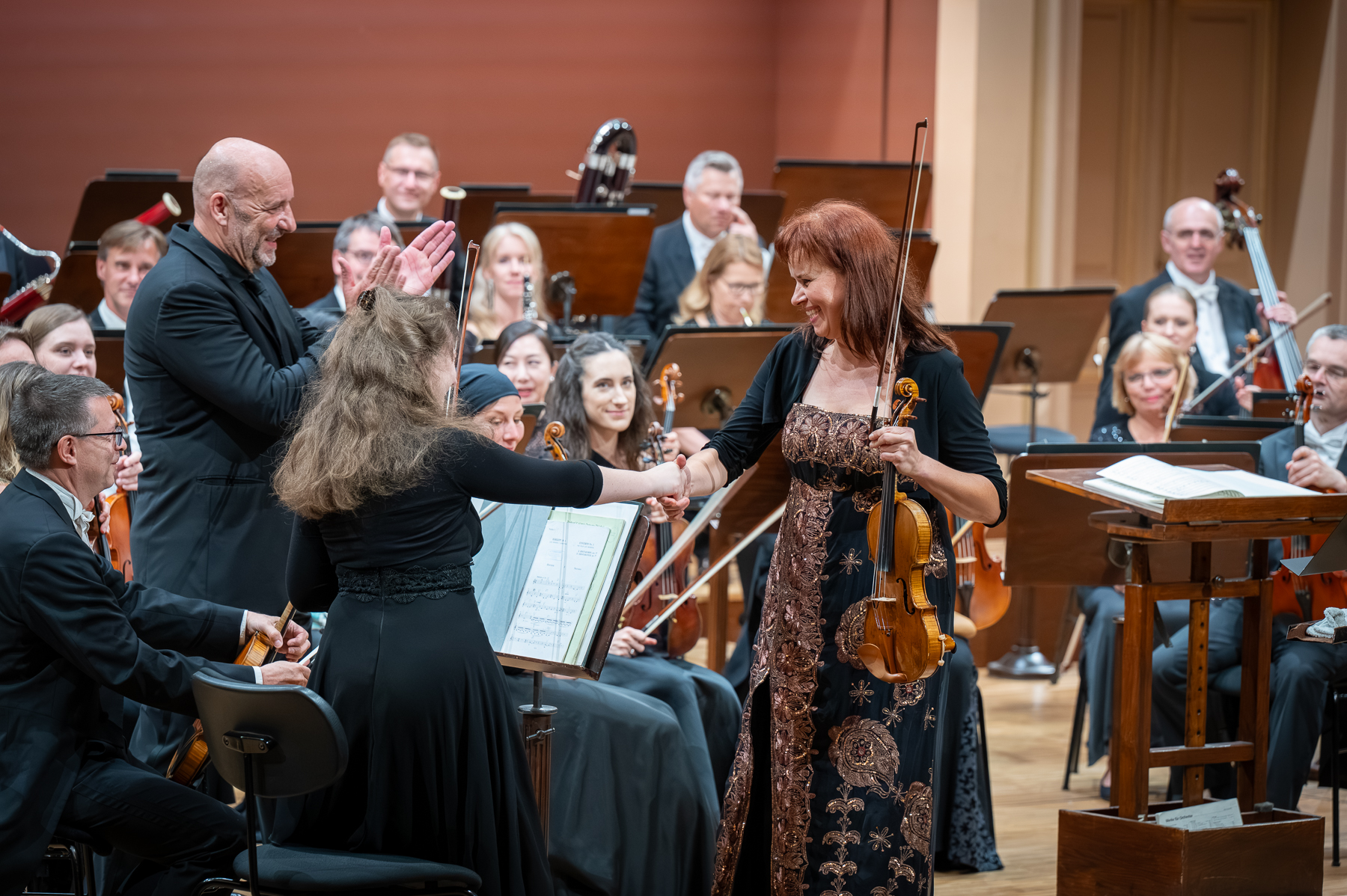 Prague Philharmonia: Webern. Šostakovič. Beethoven, 18. června 2025, Rudolfinum, Dvořákova síň – Emmanuel Villaume a Romana Špačková (foto Ivan Malý)