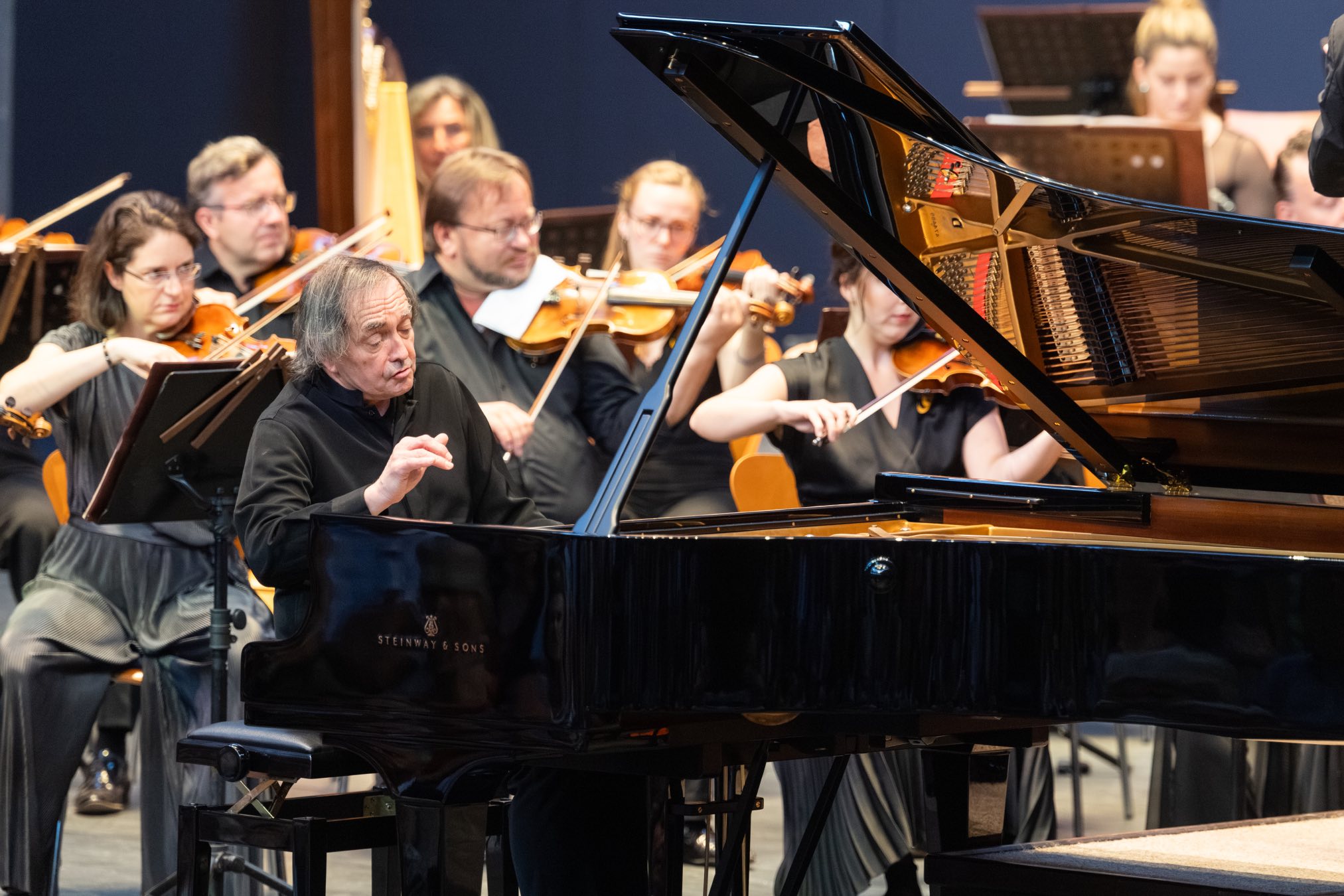 Smetanova Litomyšl: Česká filharmonie & Pierre–Laurent Aimard, 2. července 2025, Nádvoří zámku Litomyšl (zdroj Smetanova Litomyšl)