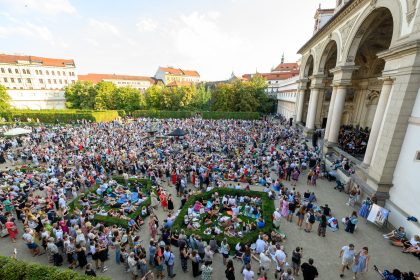 Symfonický orchestr hl. m. Prahy FOK ve Valdštejnské zahradě (zdroj Symfonický orchestr hl. m. Prahy FOK)