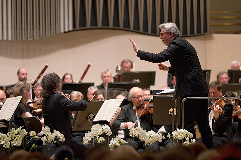 Slovenská filharmonie: Šostakovič Weinberg Prokofiev, 21. března 2025, Koncertní síň Slovenské filharmonie – Daniel Raiskin a Slovenská filharmonie (foto Ján Lukáš)